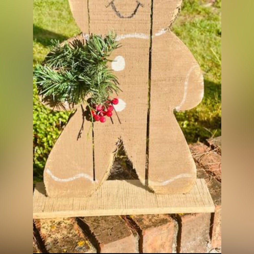 *Rustic Wood Gingerbread Man on Base, 16” - Picture 4 of 10